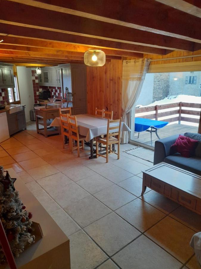 Maison De Montagne Dans Charmant Village Du Capcir Fontrabiouse Экстерьер фото
