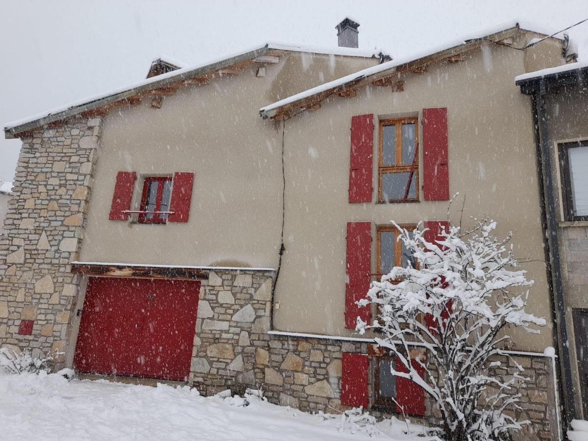 Maison De Montagne Dans Charmant Village Du Capcir Fontrabiouse Экстерьер фото